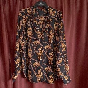 Fashion nova curve “oh she classy” black and gold combo button up top. Size 1x